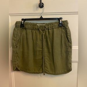 Green H&M miniskirt